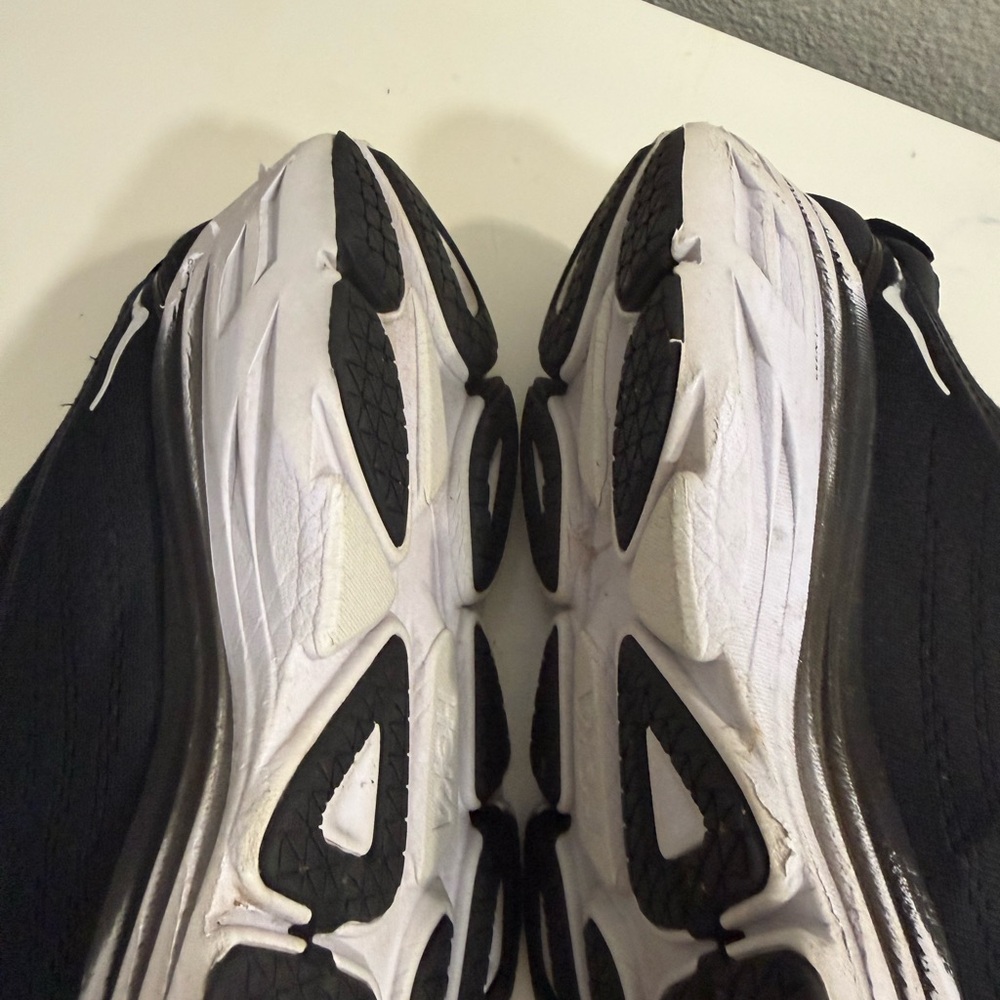 Hoka Bondi 8 Men's Black Athletic Shoes - Picture 6 of 10